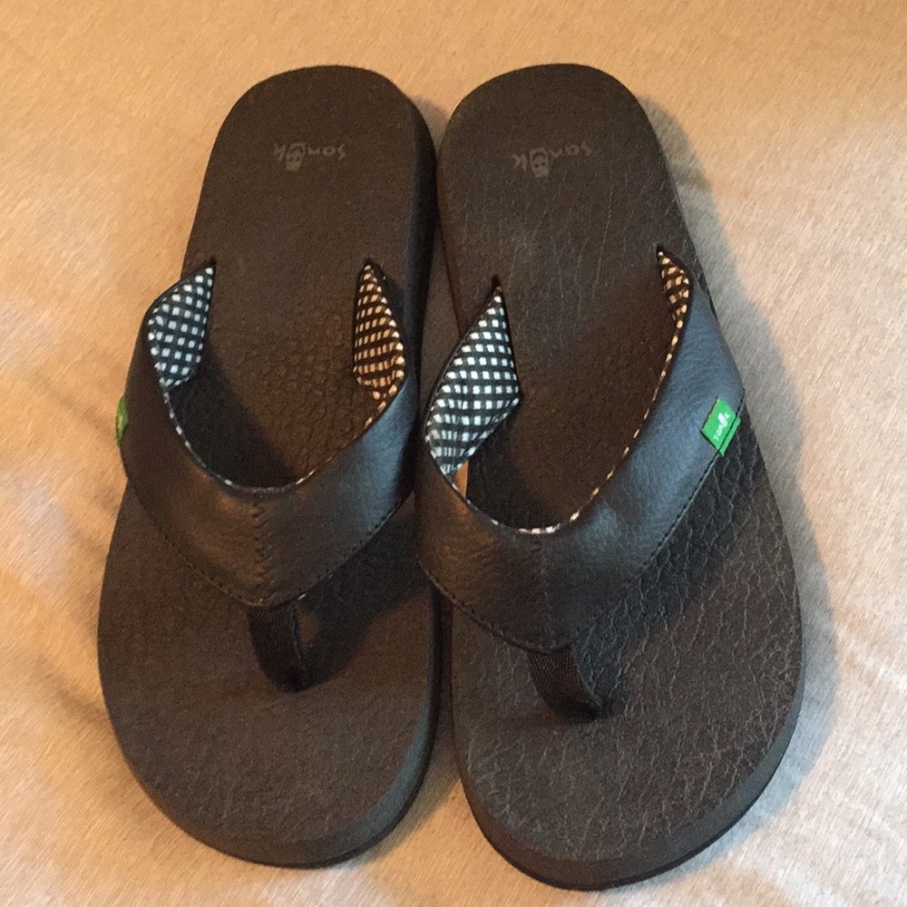Sanuk flip flops size 6 womens
